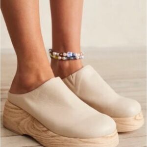 Free People “Peyton” Cream Platform Mules size 10